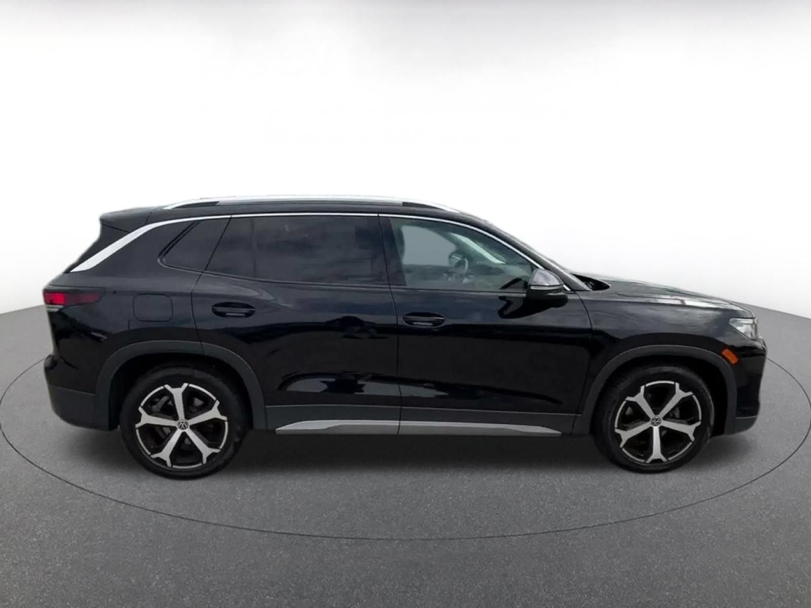 Used 2026 Volkswagen Tiguan SE FWD image 13