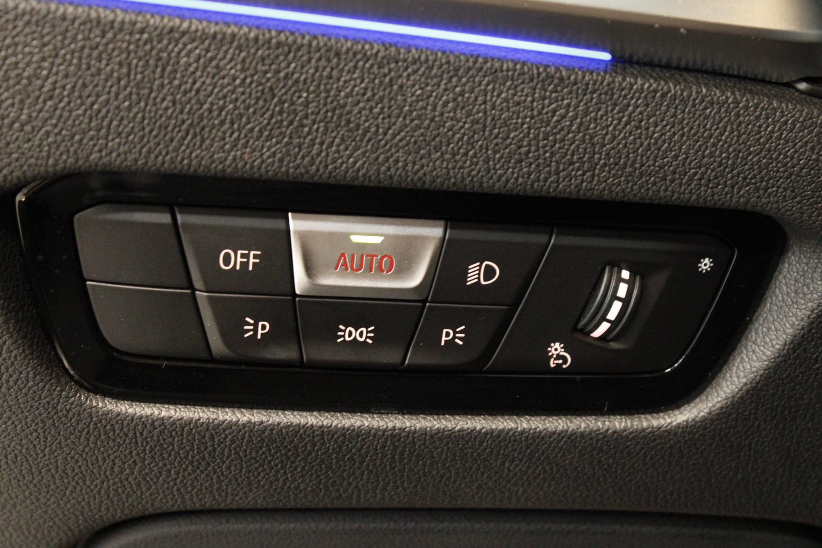 Used 2021 BMW M4 Coupe w/ Executive Package RWD image 34