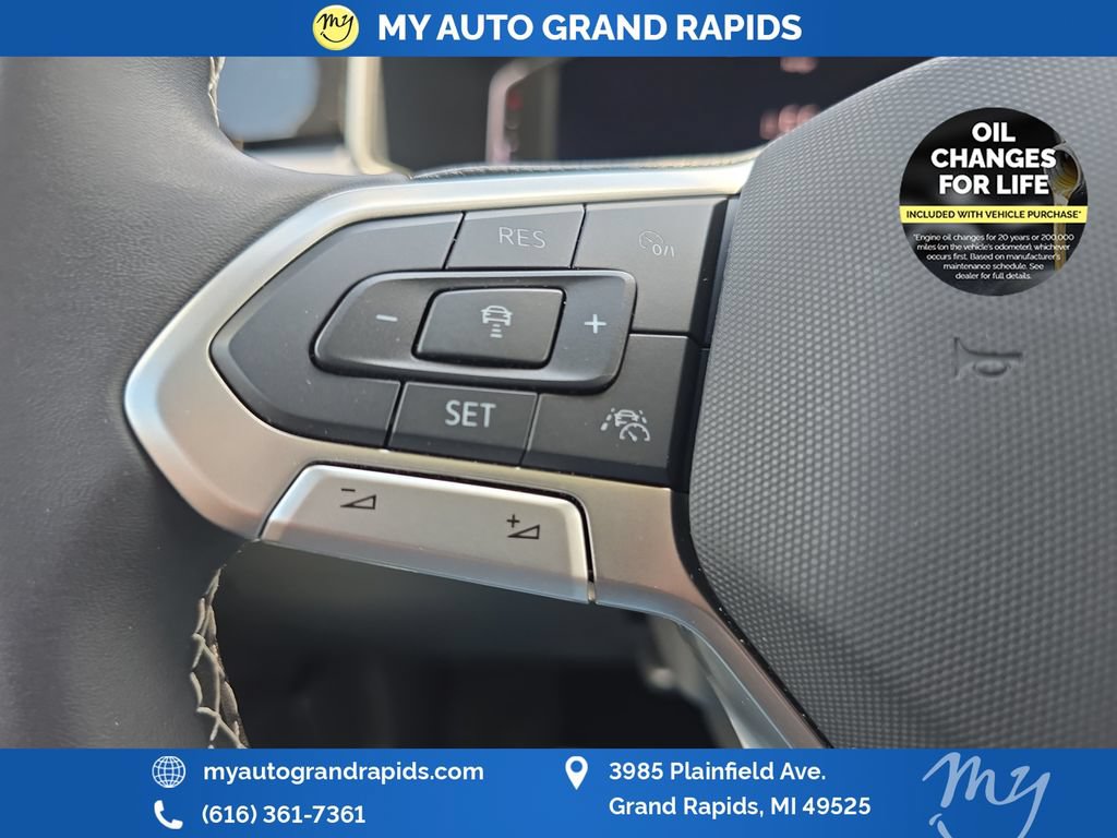 Used 2025 Volkswagen Taos SEL w/ Black Wheel Plus Package AWD/4WD image 14