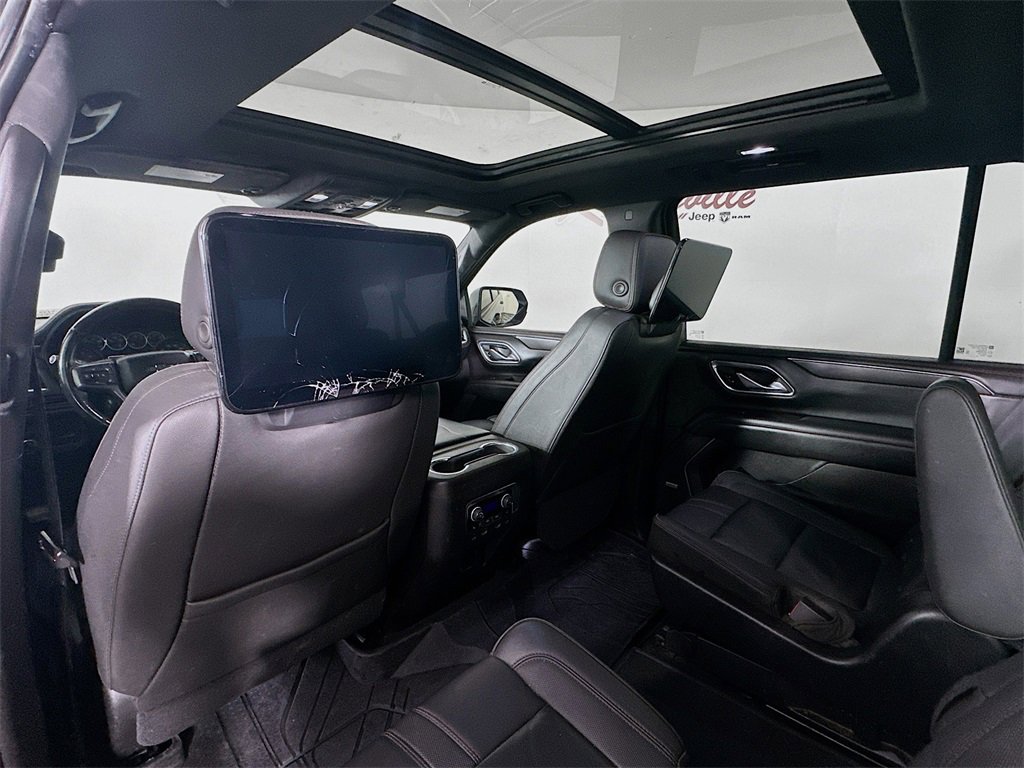 Used 2021 Chevrolet Suburban RST w/ Luxury Package image 22