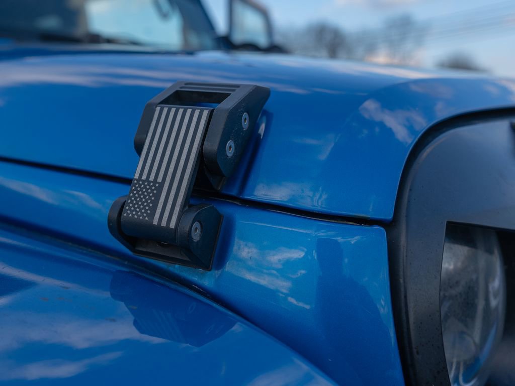 Used 2016 Jeep Wrangler Unlimited Sahara w/ Dual Top Group image 29