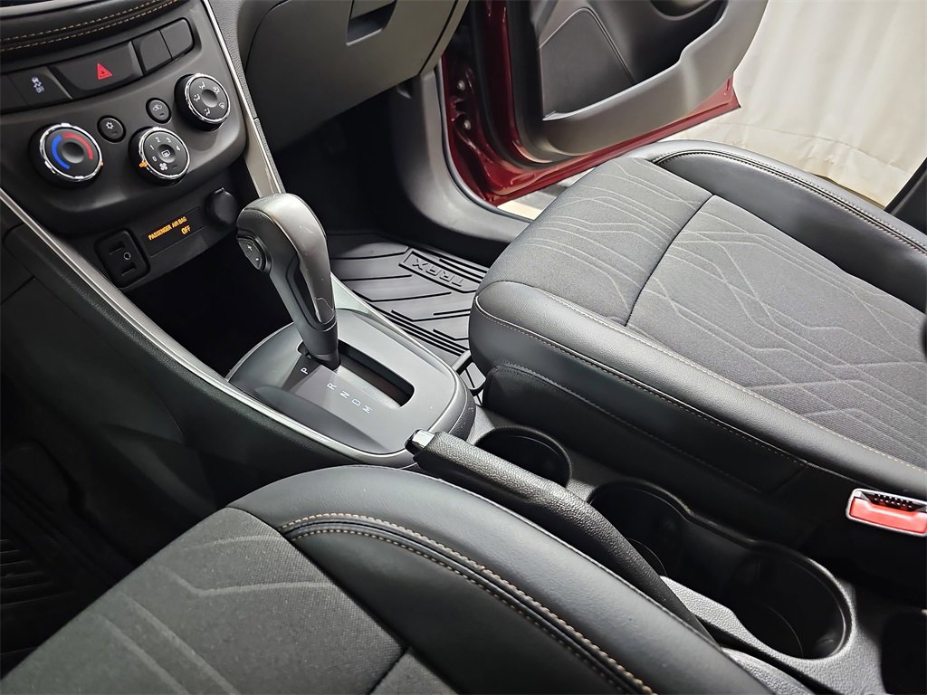 Certified 2022 Chevrolet Trax LT w/ LT Convenience Package image 29