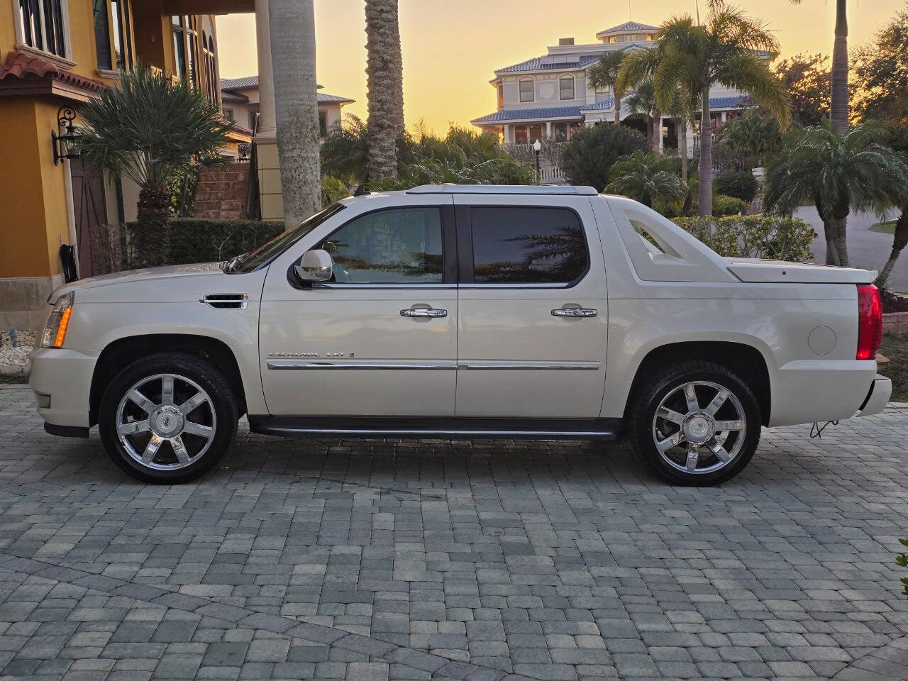 Used 2007 Cadillac Escalade EXT w/ Information Package image 18