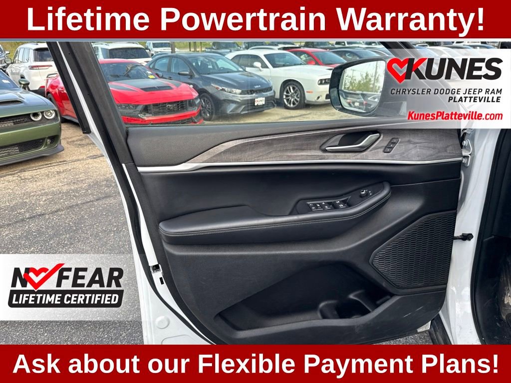 Used 2023 Jeep Grand Cherokee Limited AWD/4WD image 11