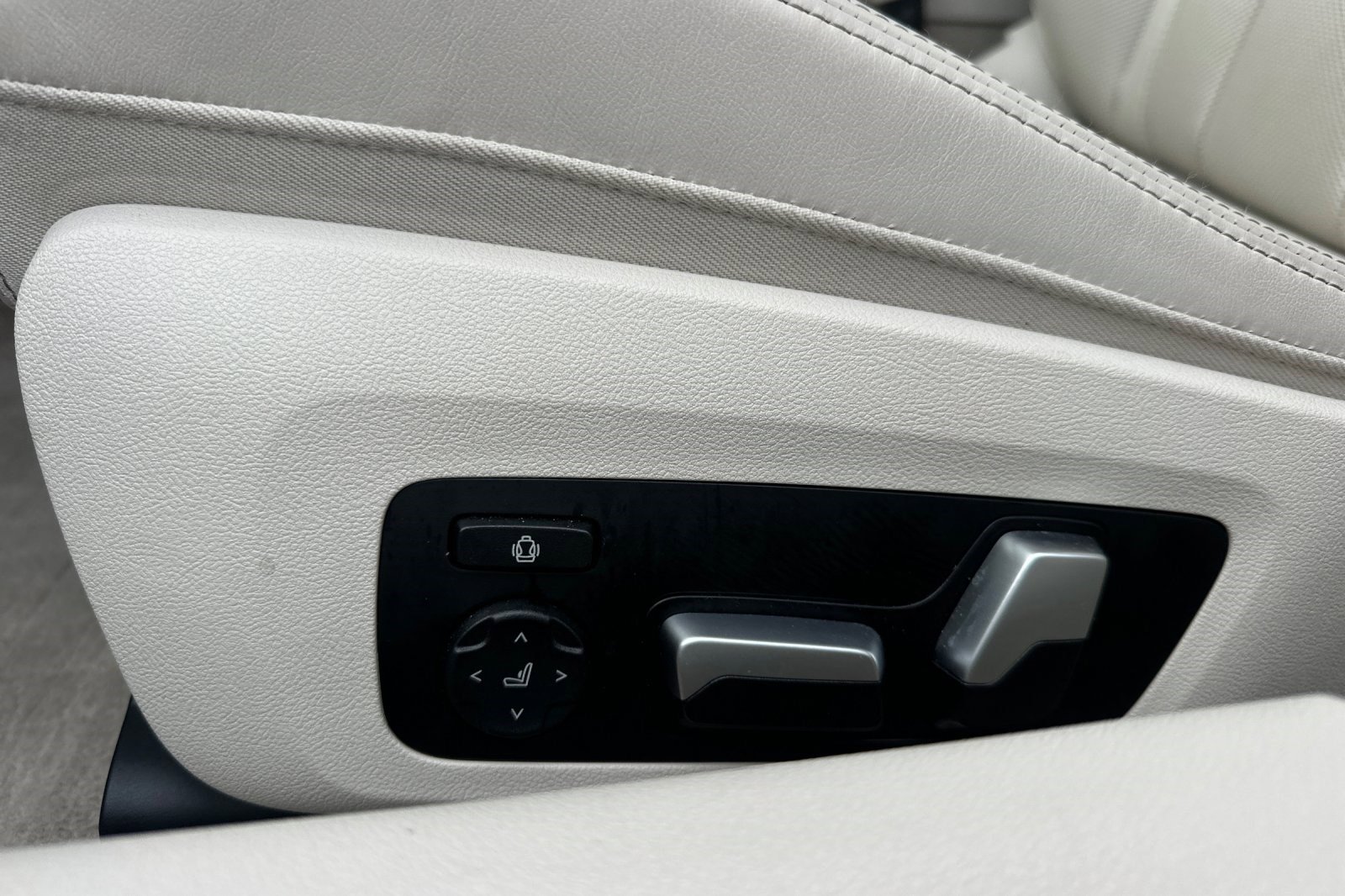 Certified 2025 BMW M850i xDrive w/ M Sport Professional Package image 14