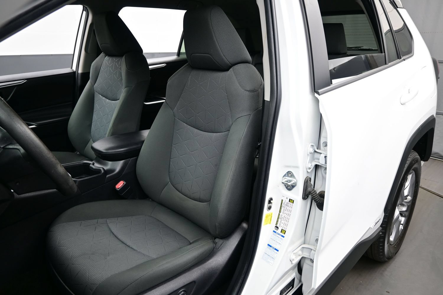 Used 2022 Toyota RAV4 XLE AWD/4WD image 12