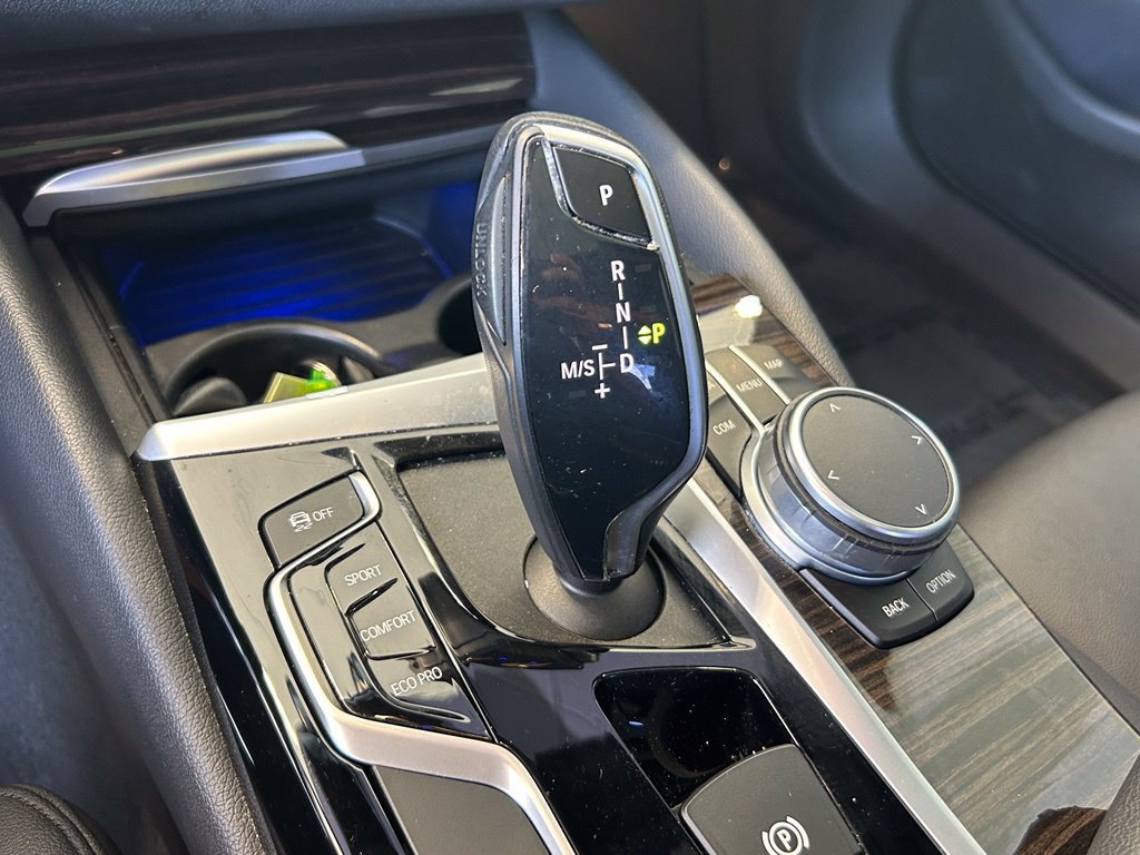 Used 2020 BMW 530i w/ Convenience Package RWD image 16