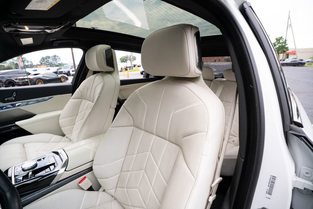 Used 2023 BMW 760i xDrive AWD/4WD image 33