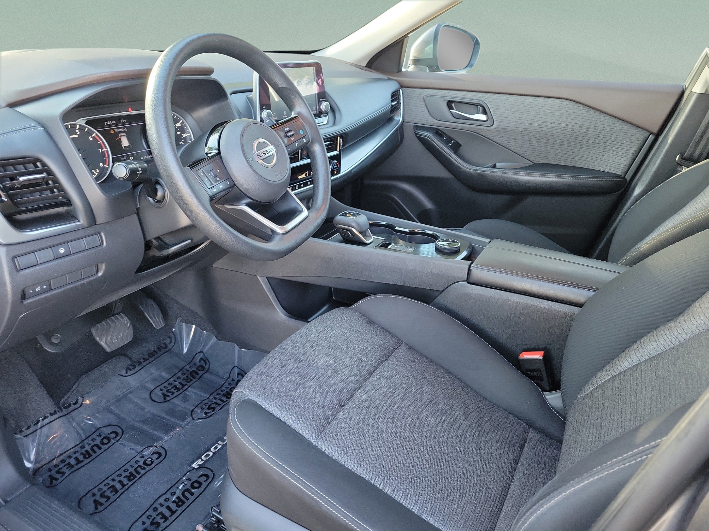 Used 2021 Nissan Rogue SV AWD/4WD image 15