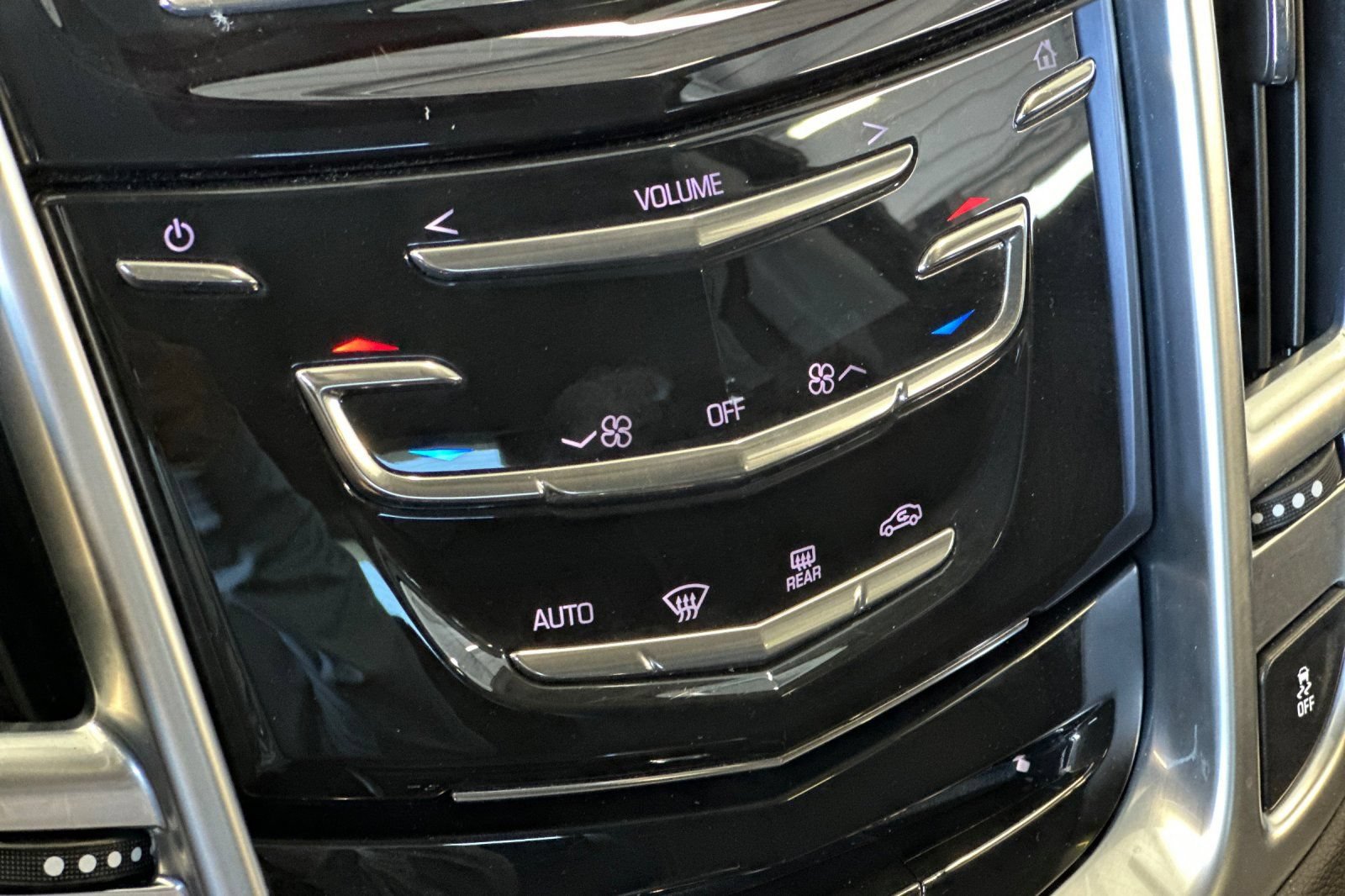 Used 2016 Cadillac SRX FWD image 25