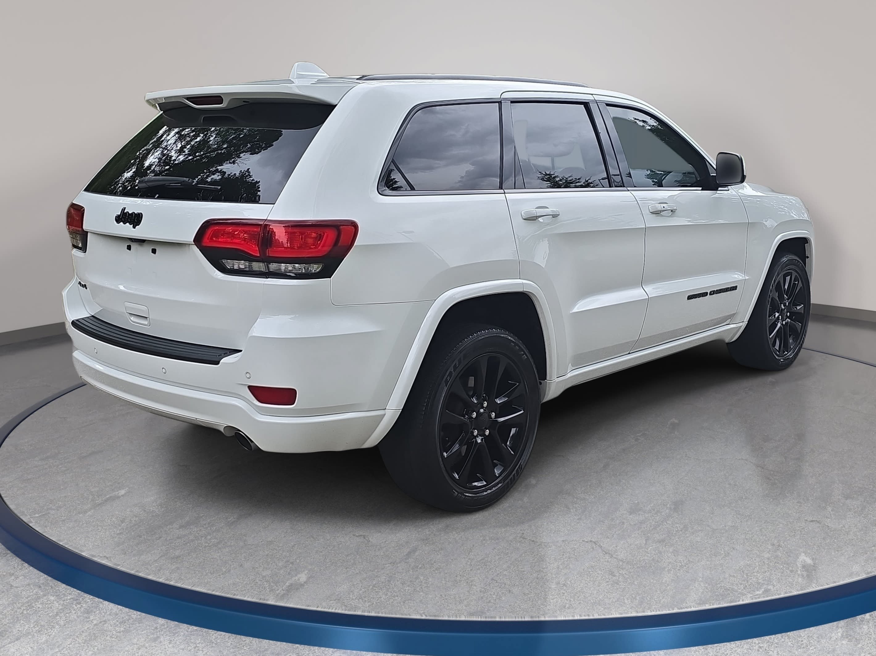 Used 2020 Jeep Grand Cherokee Altitude AWD/4WD image 5