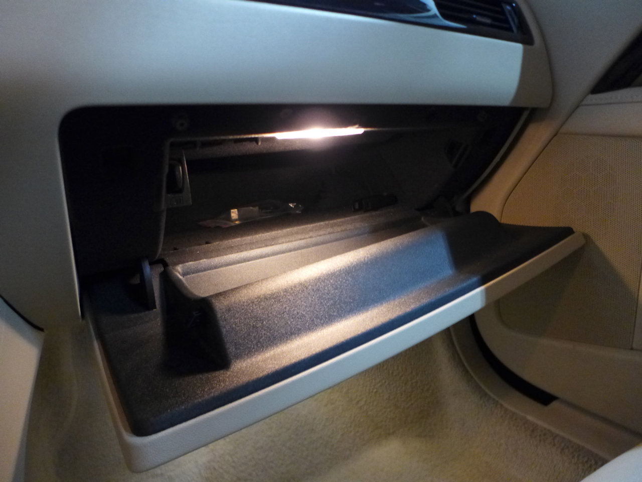 Used 2016 Volvo XC70 T5 Platinum w/ Protection Package image 38