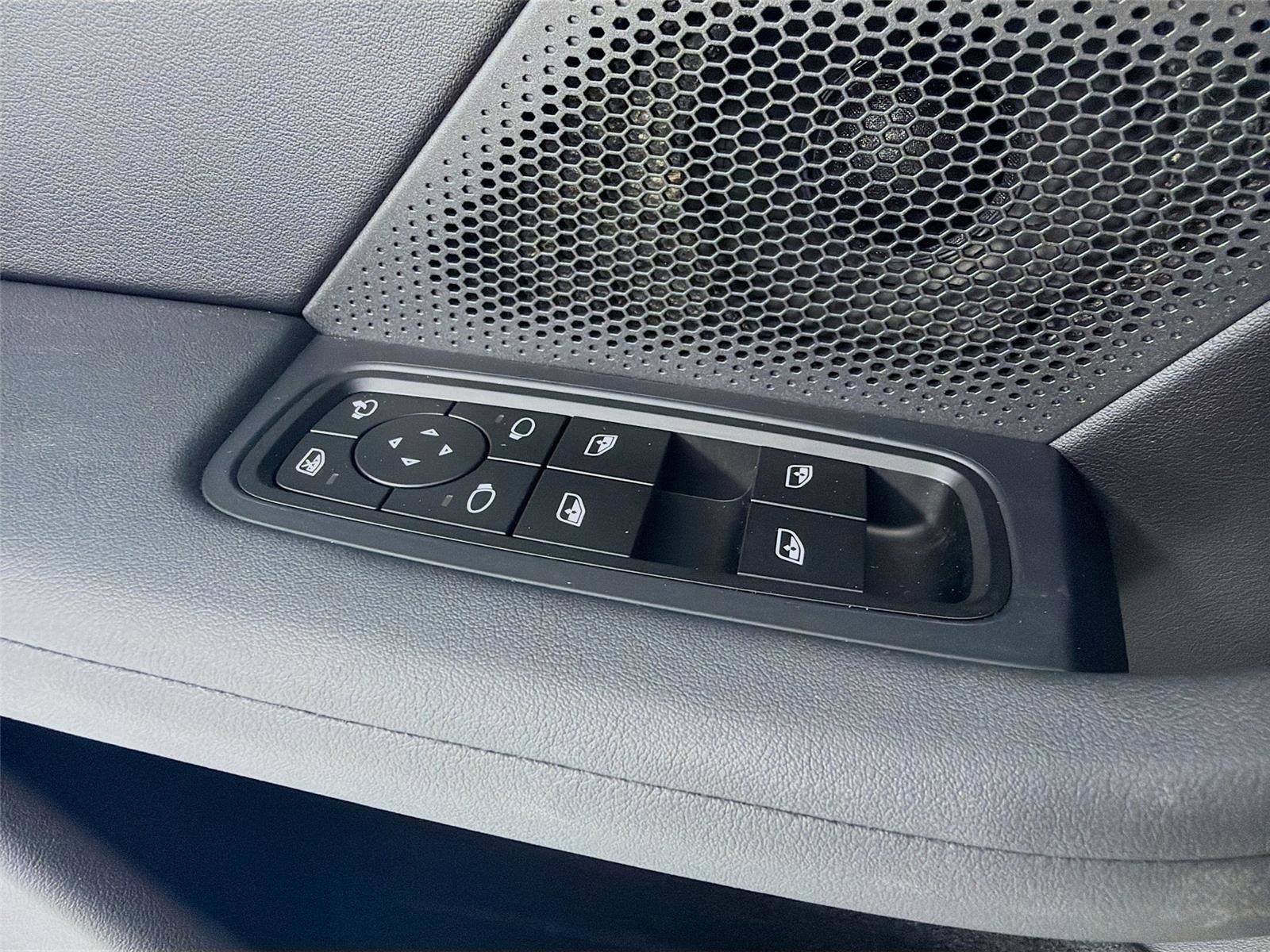 New 2025 Porsche Taycan image 7