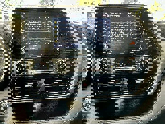 Used 2020 Toyota Highlander XLE image 28