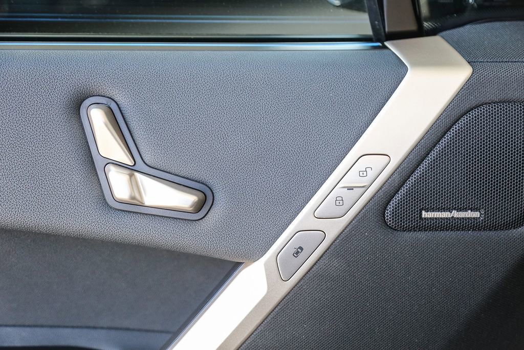 Used 2025 BMW iX xDrive50 image 18