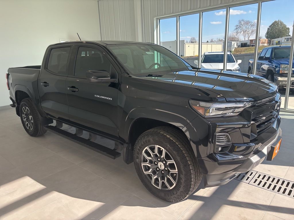 Used 2024 Chevrolet Colorado Z71 w/ Z71 Convenience Package 2 AWD/4WD image 5