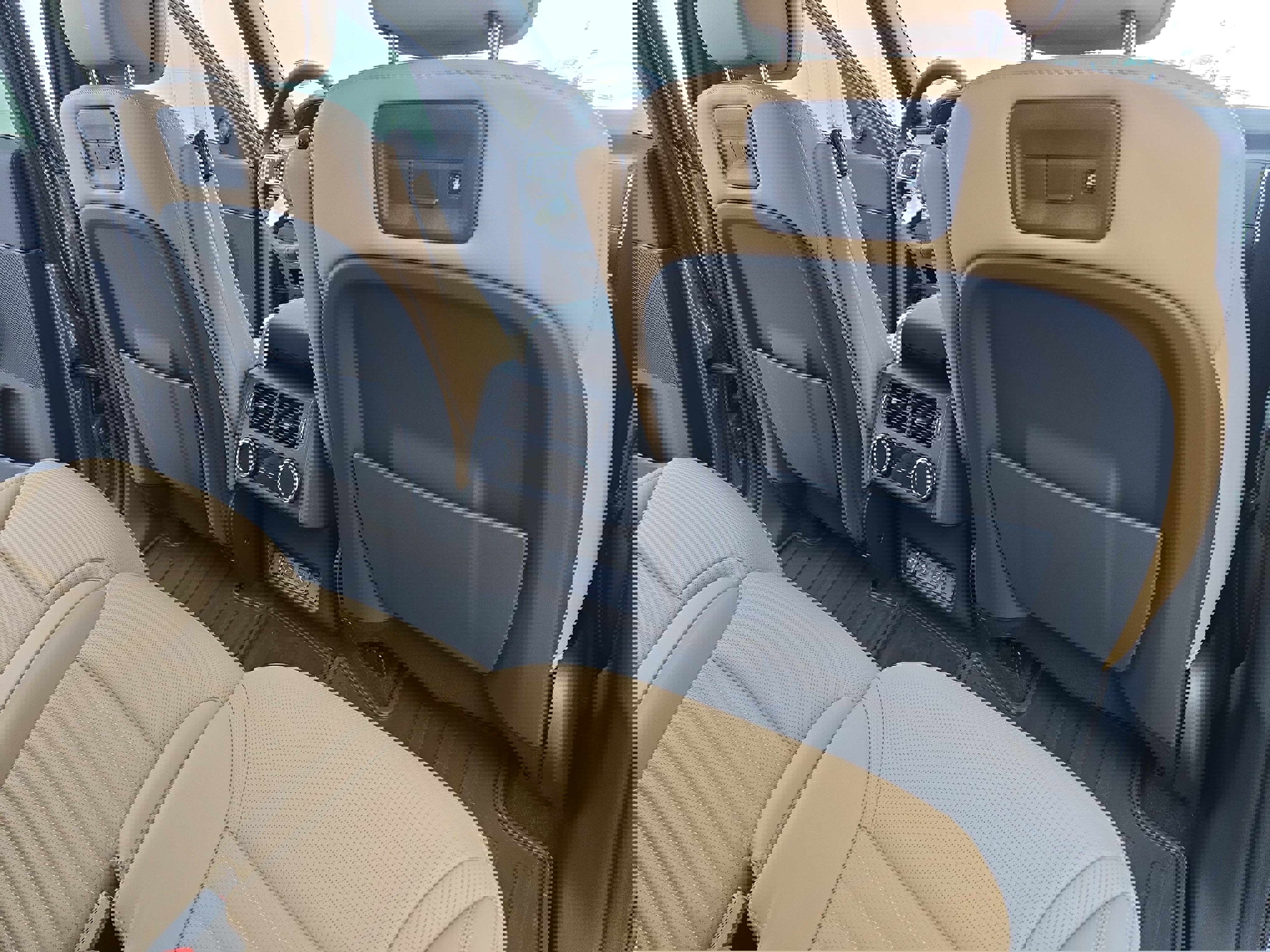 Certified 2025 Land Rover Discovery Dynamic SE image 11