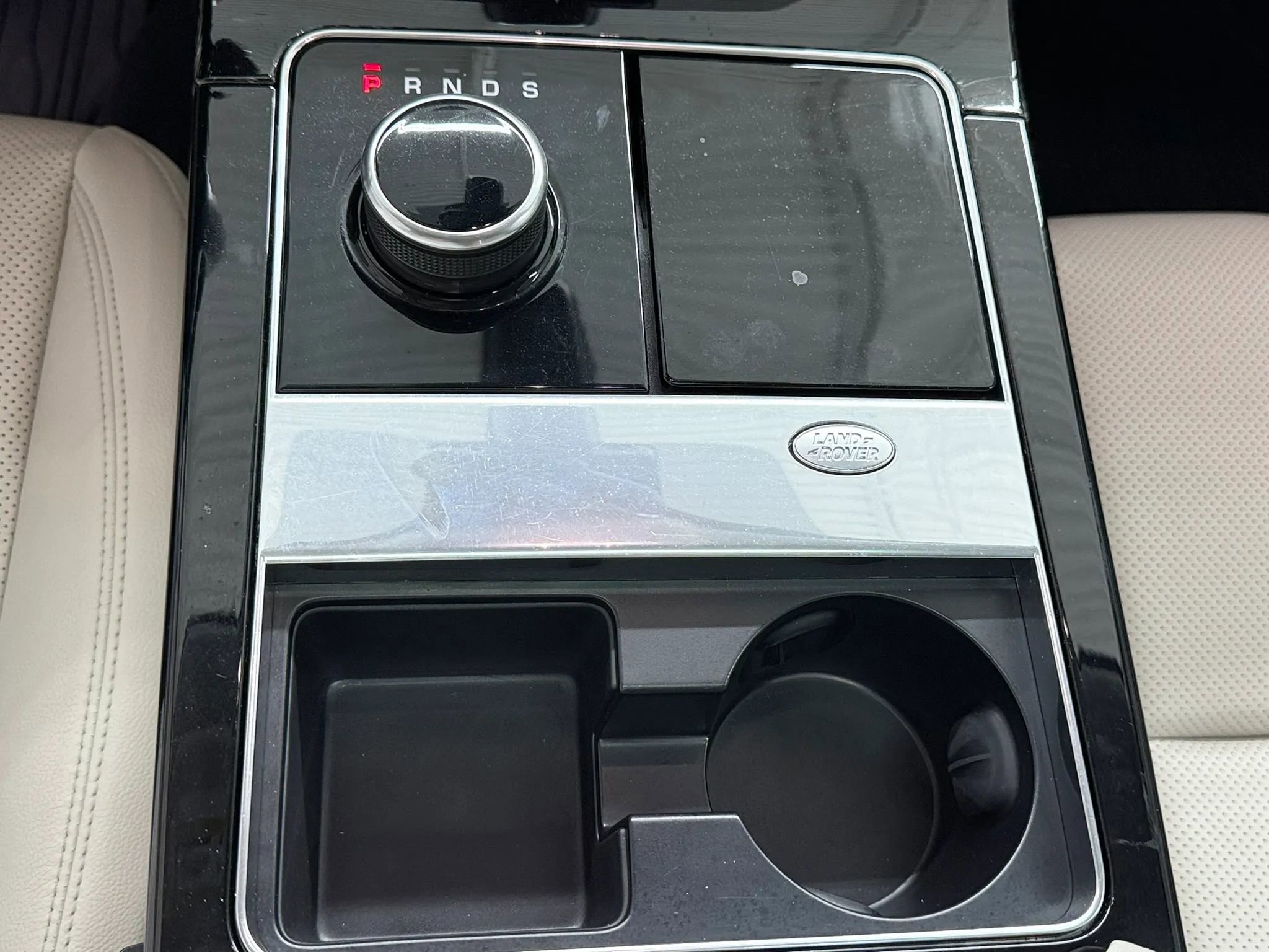 Used 2018 Land Rover Range Rover Velar R-Dynamic SE image 42