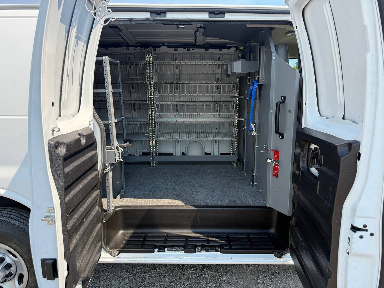 Used 2021 Chevrolet Express 2500 RWD image 22