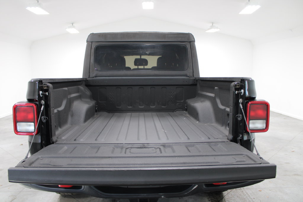 Used 2021 Jeep Gladiator Rubicon w/ Trailer Tow Package AWD/4WD image 16
