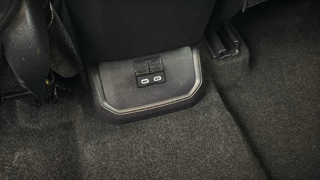 Used 2025 Toyota Highlander LE AWD/4WD image 10