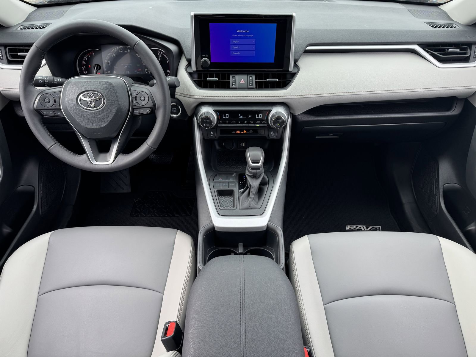 Used 2025 Toyota RAV4 XLE Premium image 12