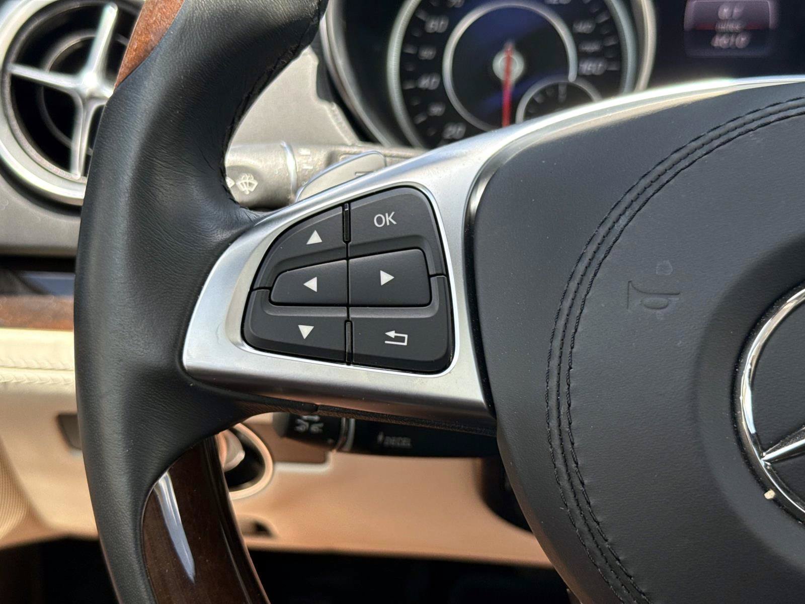 Certified 2020 Mercedes-Benz SL 550 image 24