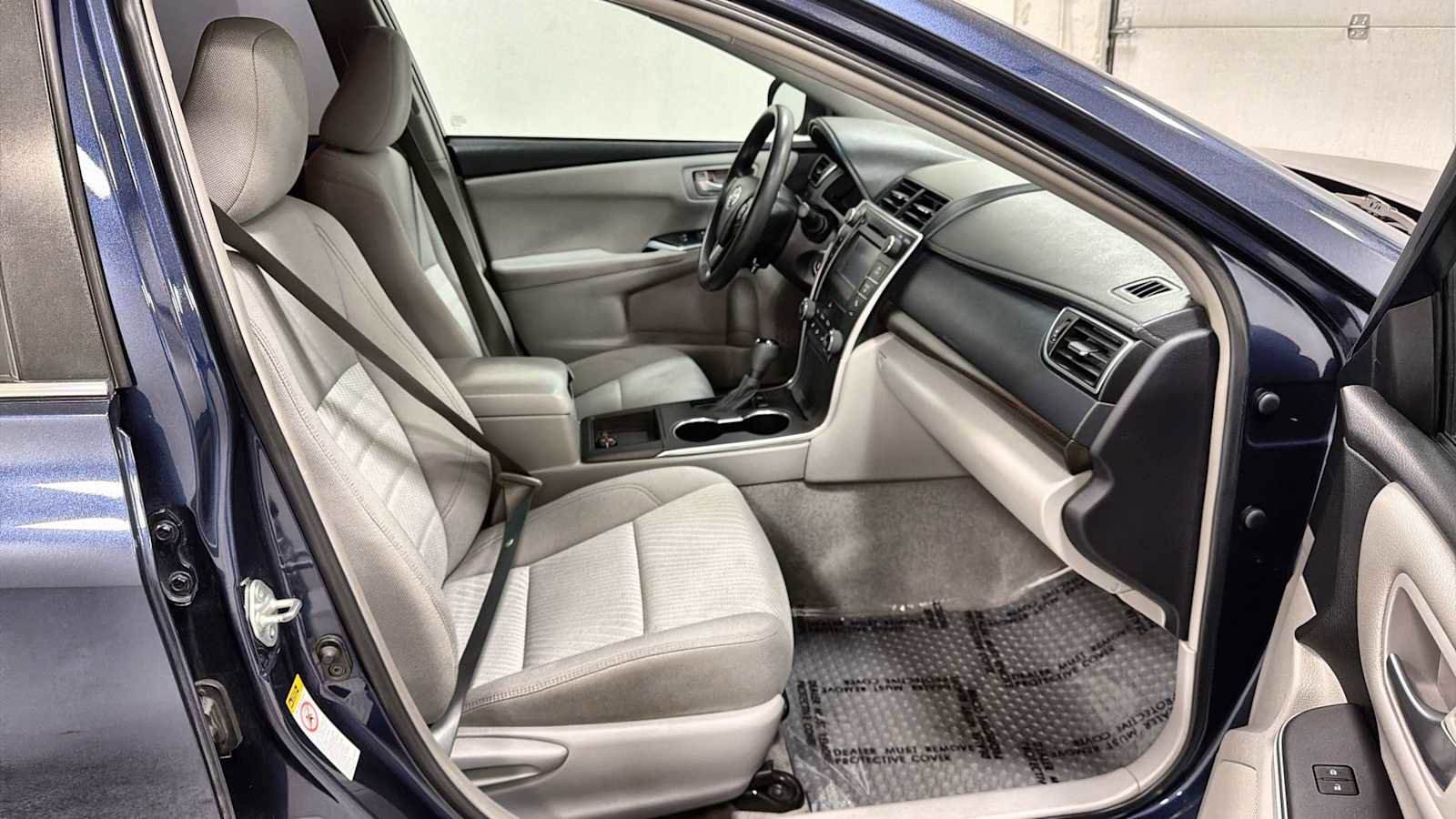 Used 2015 Toyota Camry LE image 28