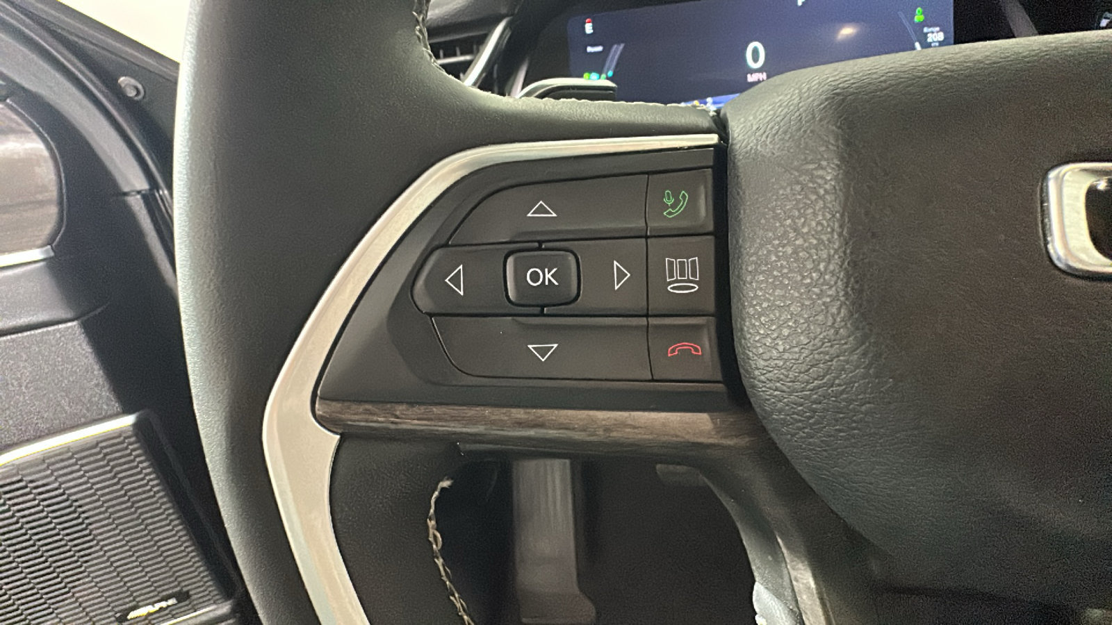Used 2023 Jeep Grand Cherokee 4WD 4xe w/ Luxury Tech Group II image 20