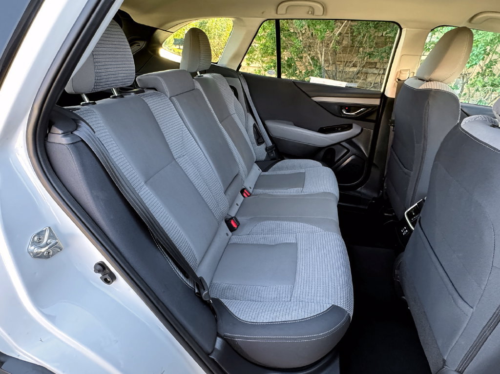 Used 2023 Subaru Outback Premium AWD/4WD image 33