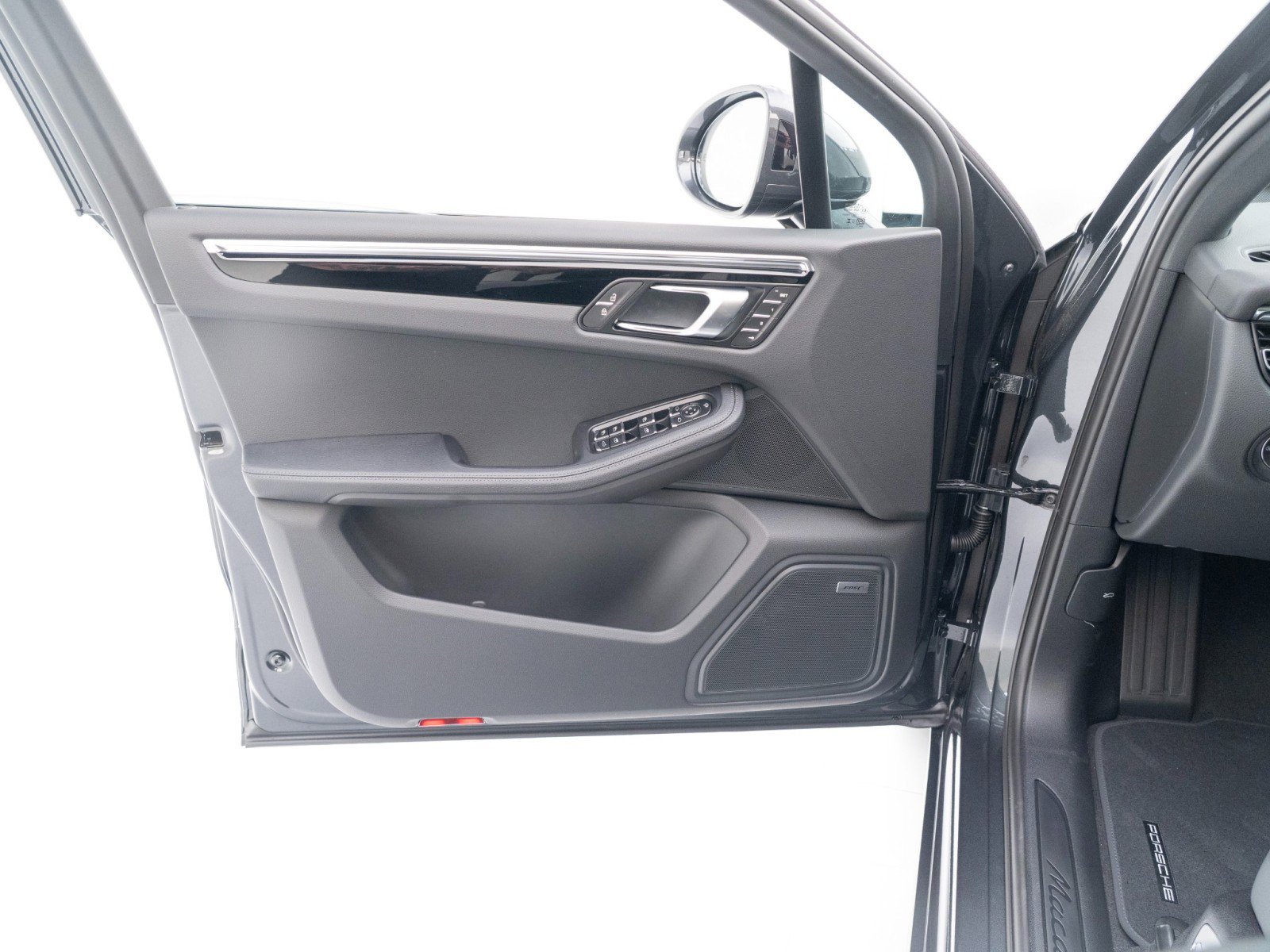 New 2026 Porsche Macan image 20