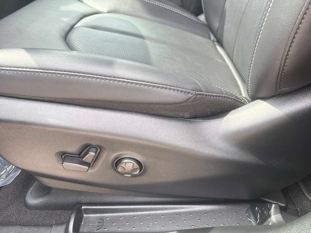 Used 2025 Chrysler Pacifica Select AWD/4WD image 15