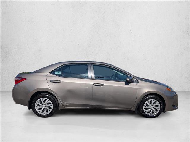 Used 2018 Toyota Corolla LE image 4