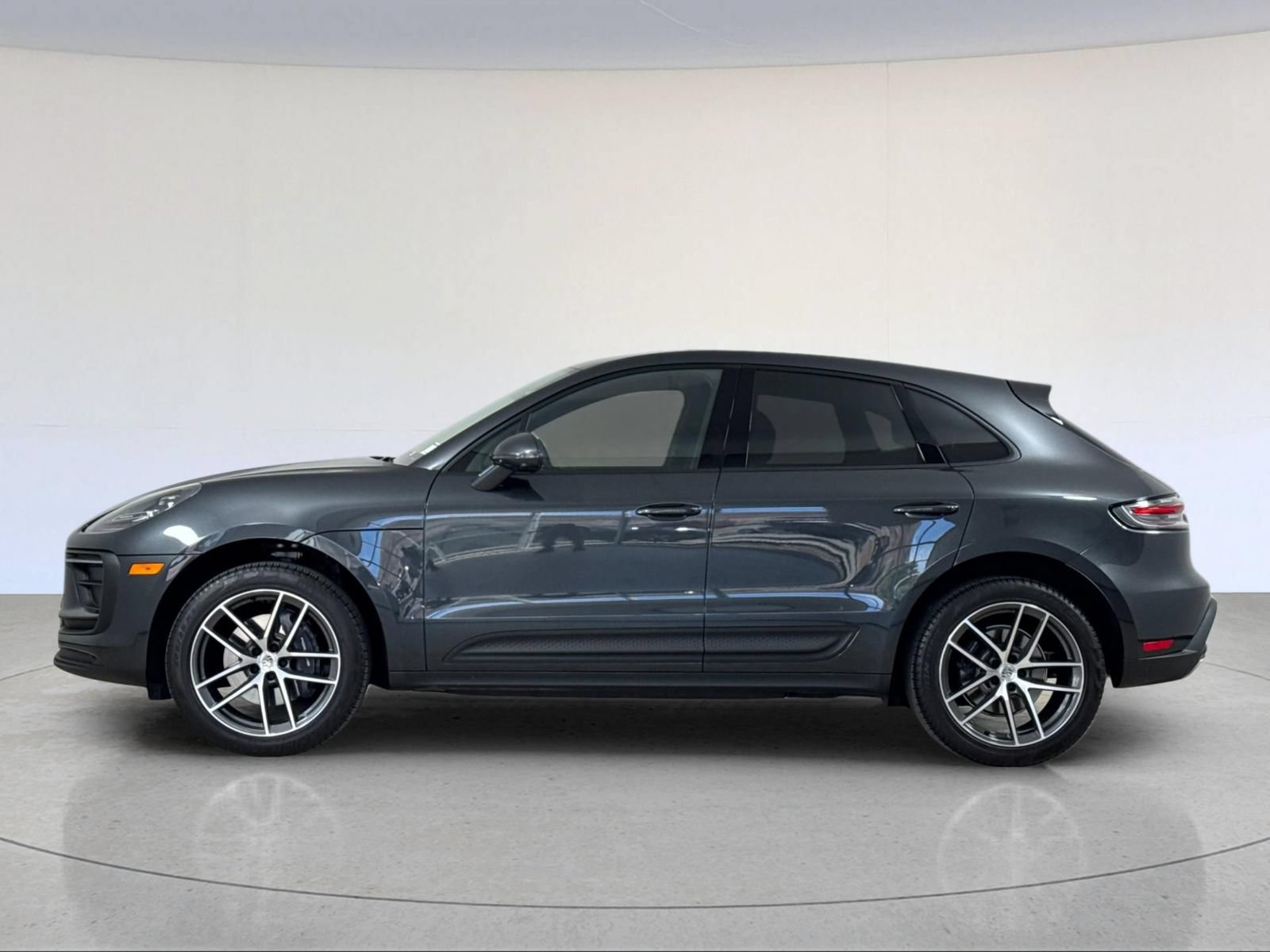 Certified 2025 Porsche Macan w/ Premium Package Plus AWD/4WD image 2