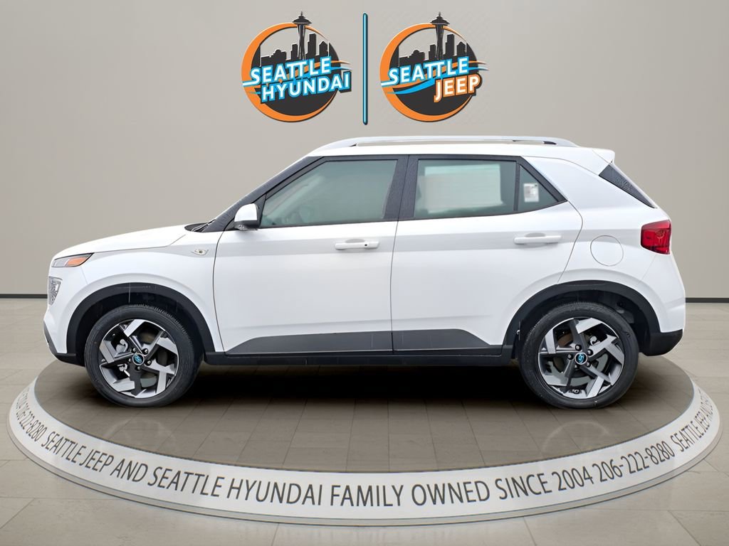 Used 2026 Hyundai Venue SEL FWD image 2