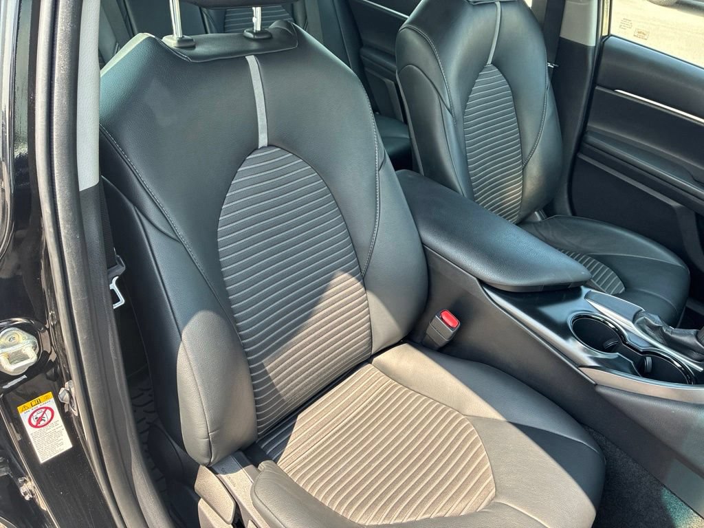 Used 2018 Toyota Camry SE w/ Moonroof Package FWD image 39