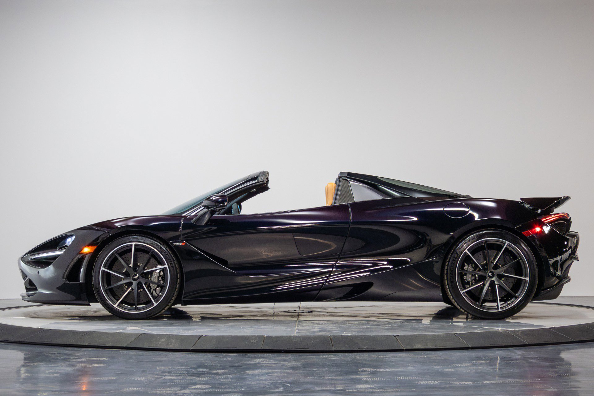 Used 2019 McLaren 720S Luxury RWD image 26