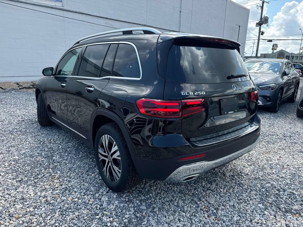 Used 2025 Mercedes-Benz GLB 250 image 4