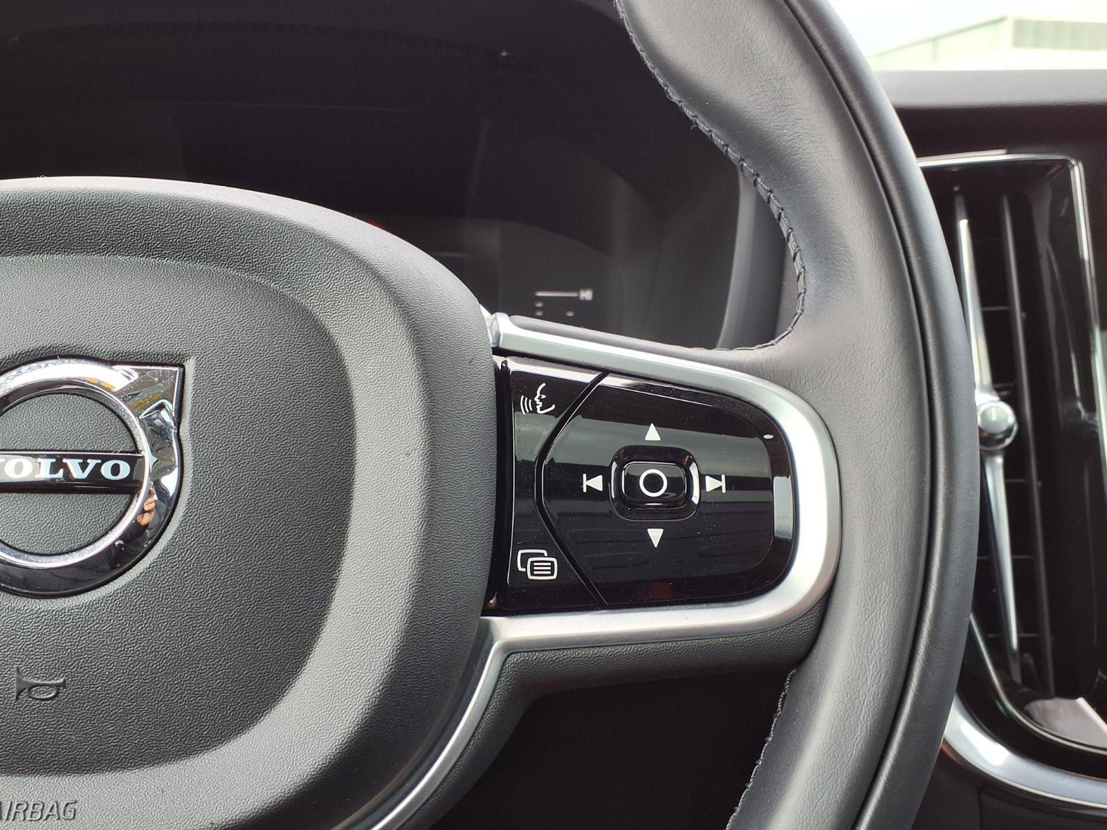 Used 2019 Volvo S60 T6 Momentum w/ Premium Package AWD/4WD image 28