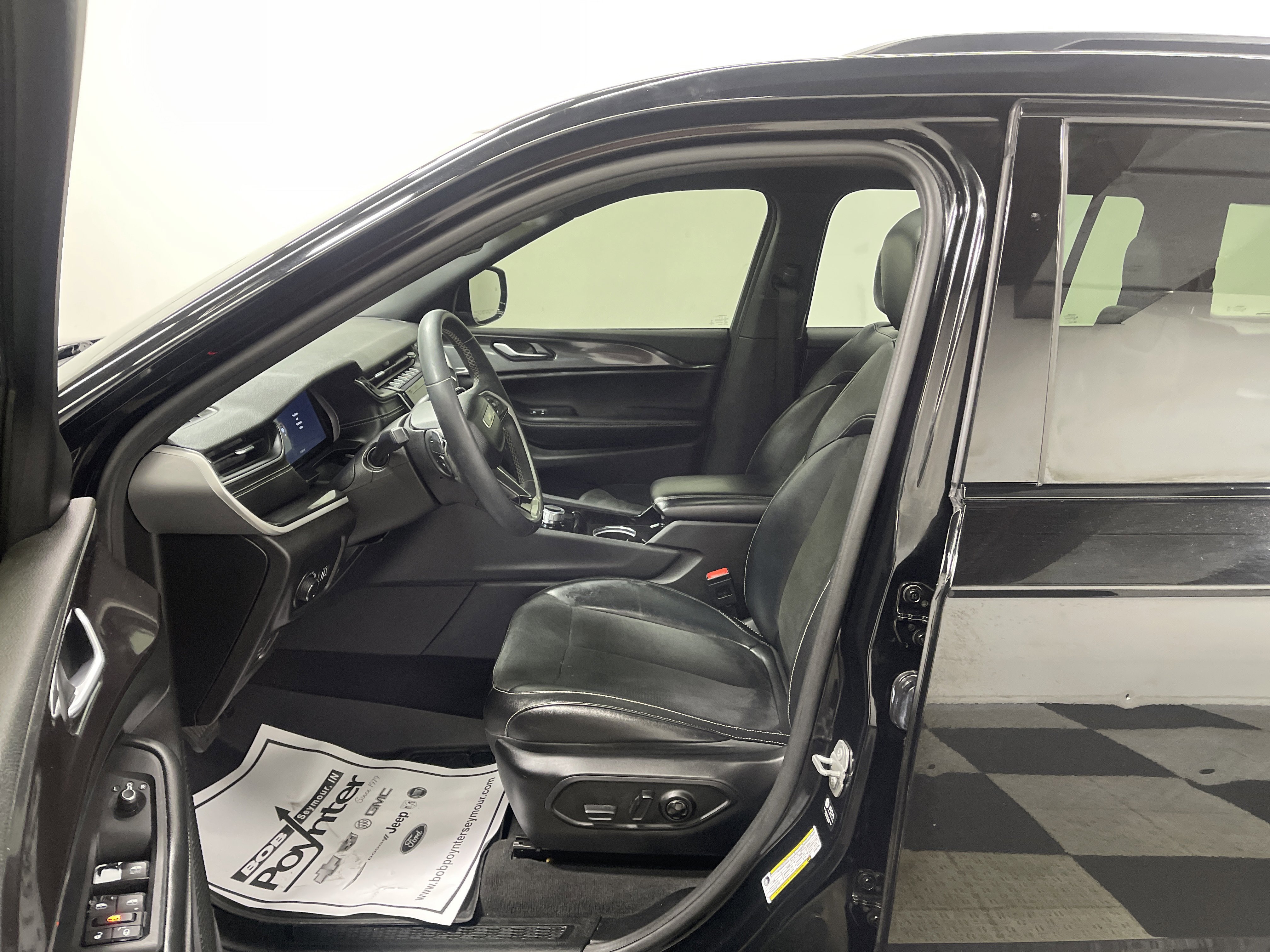 Used 2023 Jeep Grand Cherokee L Laredo AWD/4WD image 10