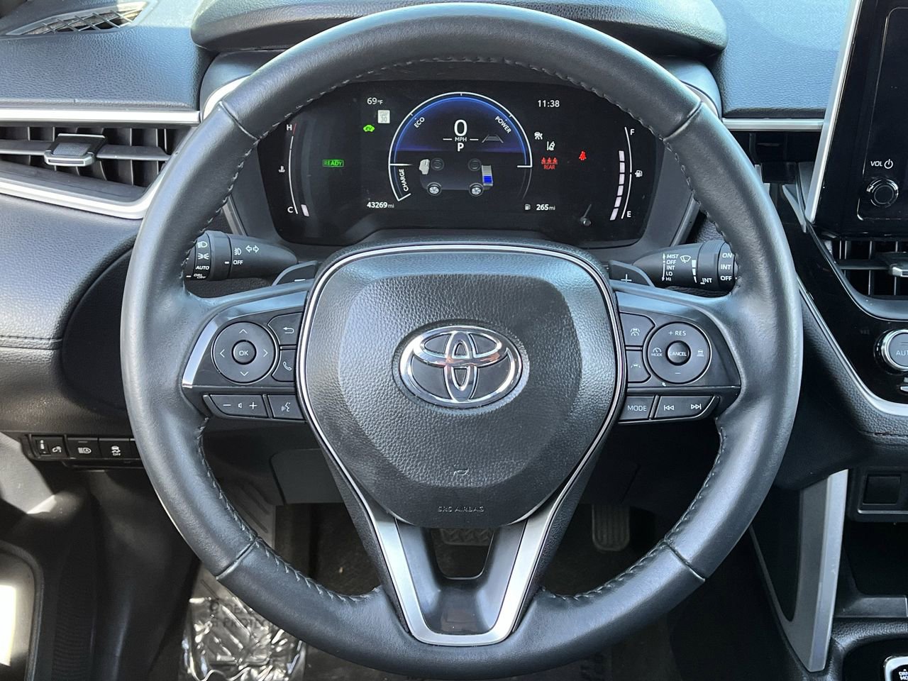 Used 2025 Toyota Corolla Cross AWD Hybrid w/ Convenience Package image 11