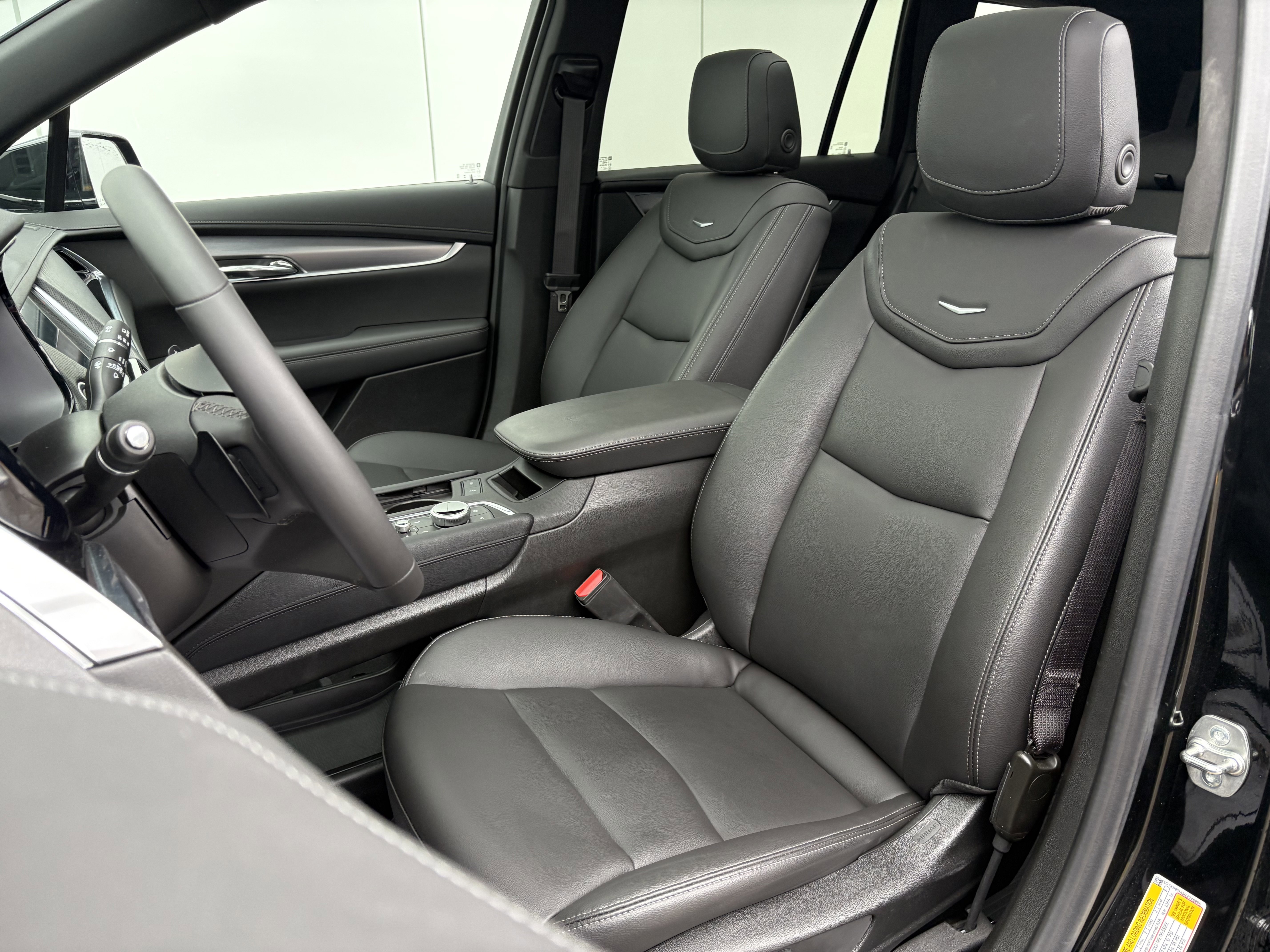 Used 2024 Cadillac XT6 Luxury w/ LPO, Floor Liner Package image 12