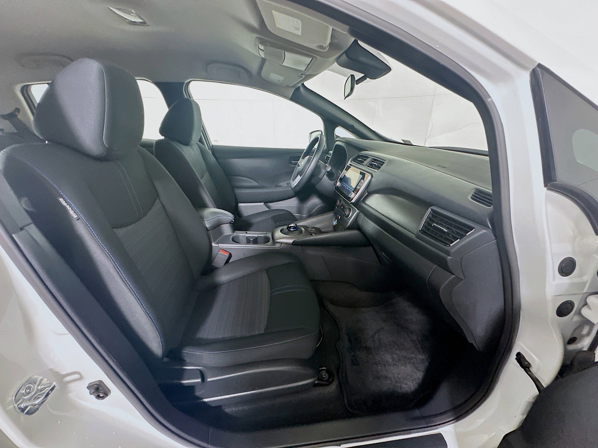 Used 2025 Nissan Leaf S image 29