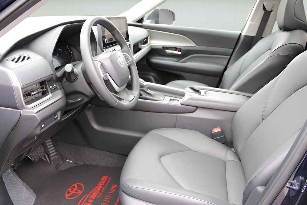Certified 2024 Toyota Grand Highlander XLE image 8