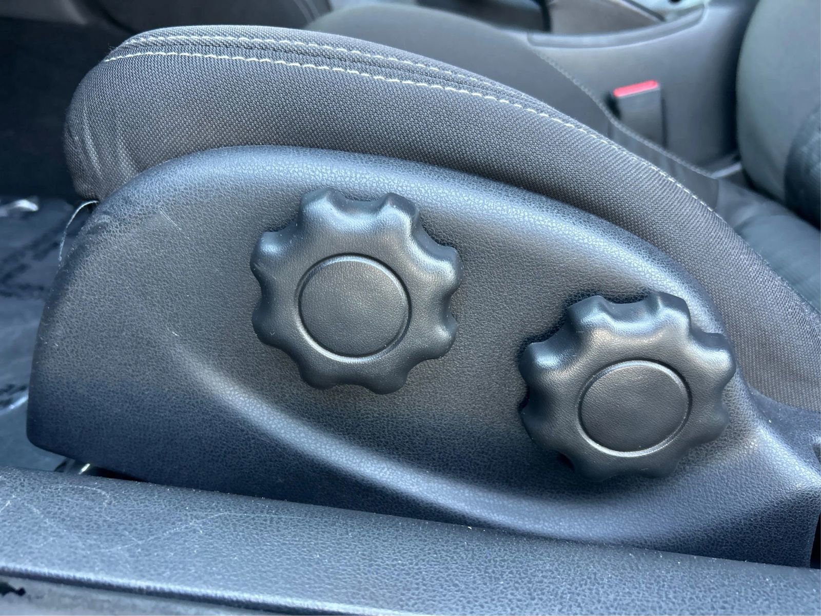 Used 2010 Nissan 370Z Roadster 2D RWD image 17