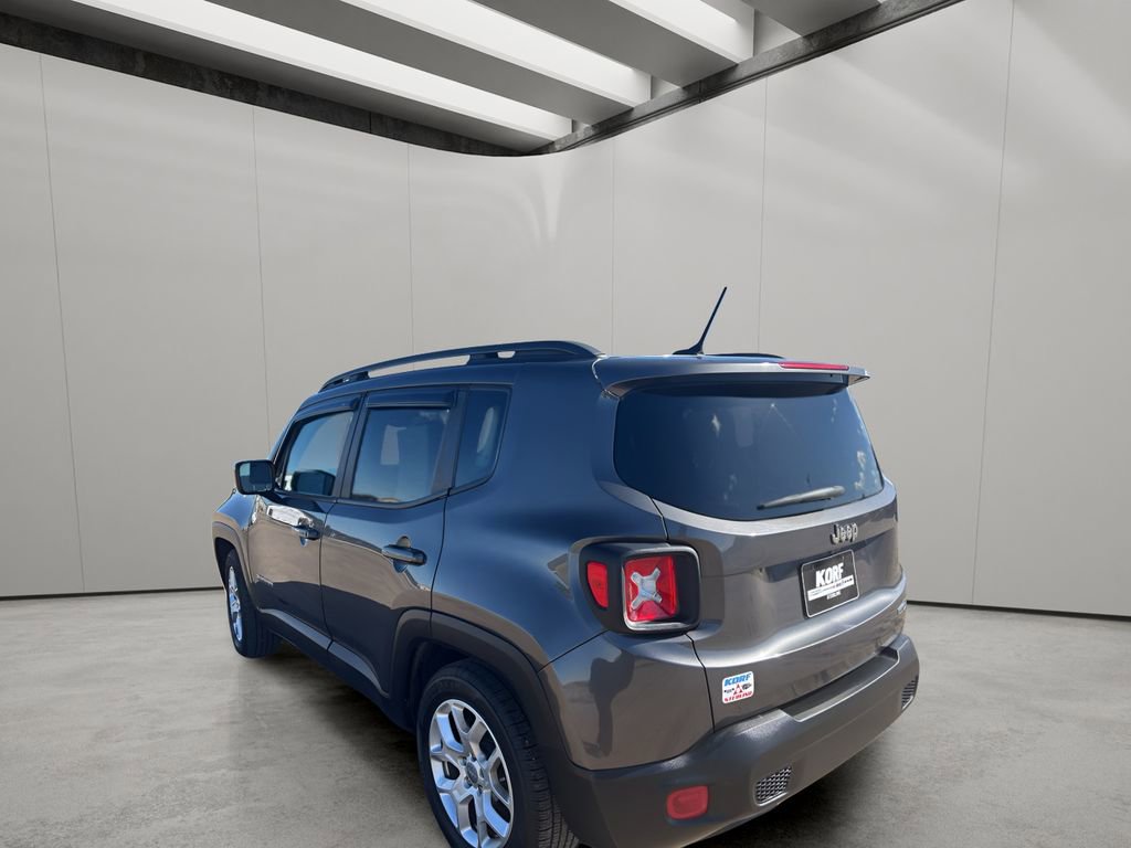 Used 2017 Jeep Renegade Latitude FWD image 3
