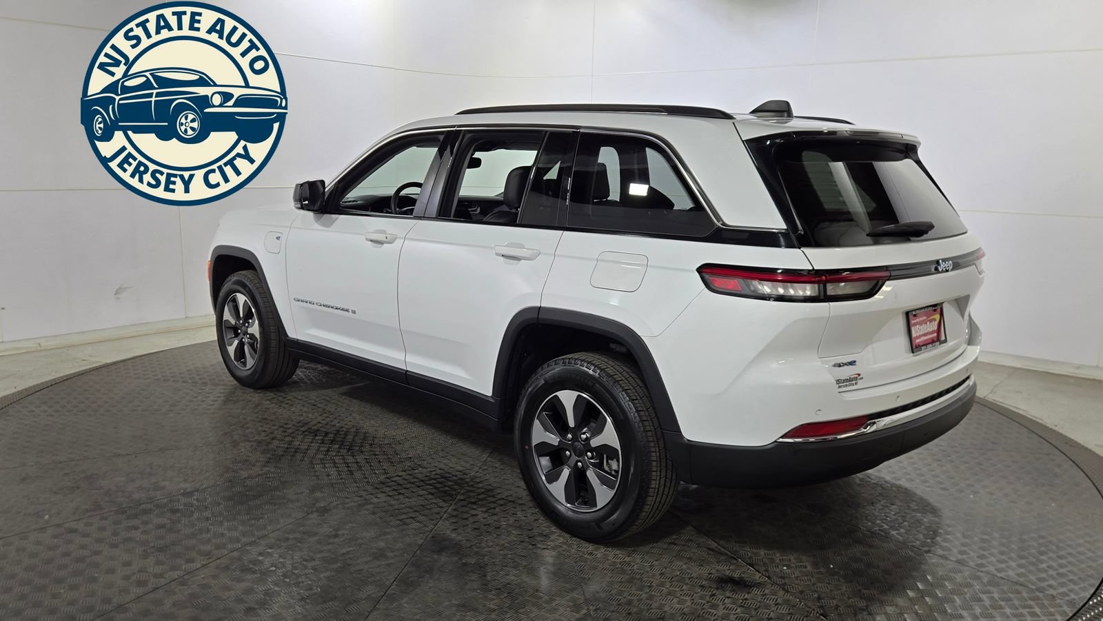 Used 2023 Jeep Grand Cherokee 4WD 4xe image 5