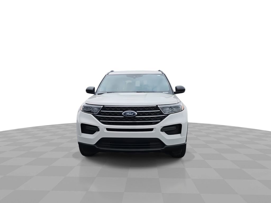 Used 2023 Ford Explorer XLT image 3