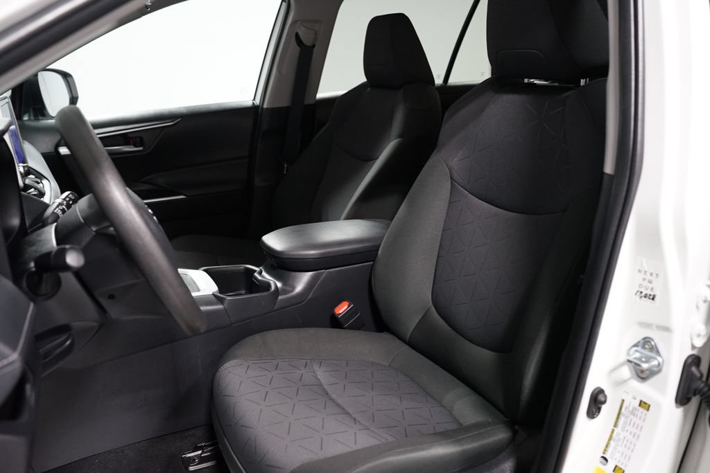 Certified 2025 Toyota RAV4 XLE FWD image 27