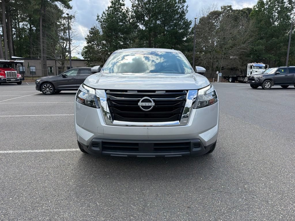 Used 2024 Nissan Pathfinder SV FWD image 3